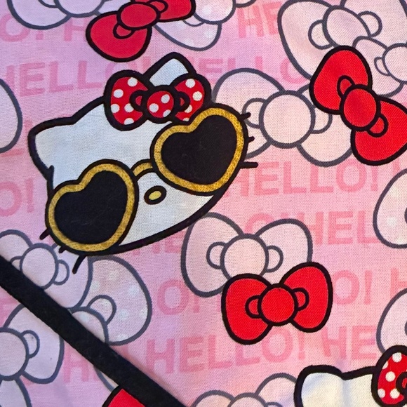 "Sanrio-Hello Kitty" scrub top, M like new condition - Picture 11 of 11